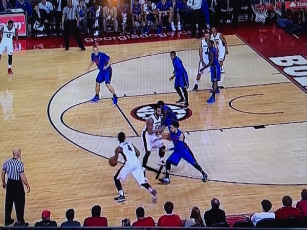 Florida struggles with the simple pick and roll. Screen grab via ESPN.