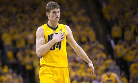 Adam Woodbury played maybe his best game of the season Thursday night as he had 11 points, seven boards, and six assists. (hawkeyesports.com)